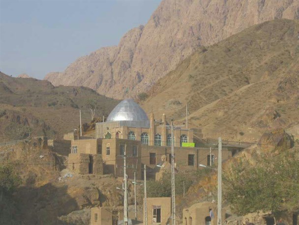 ضریح امامزاده سیدهاشم حسینی انابد بردسکن غبارروبی شد