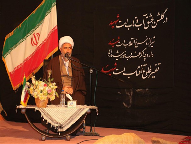 دشمنان سعی دارند تا غیرت و دینداری را از جوانان ما بگیرند