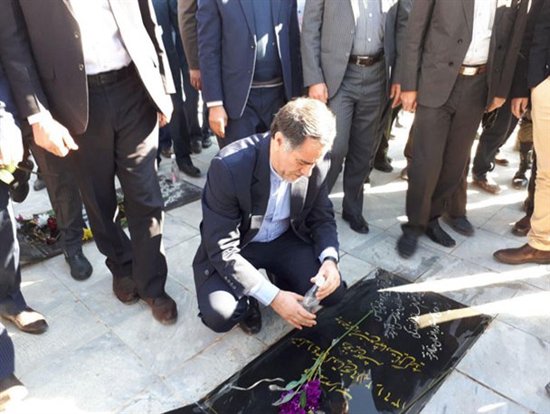 گلزار شهدای لردگان با حضور استاندار چهارمحال و بختیاری گلباران شد