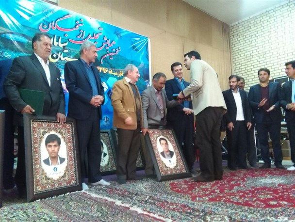 ۱۶ نفر از نخبگان شهرستان سامان تجلیل شدند