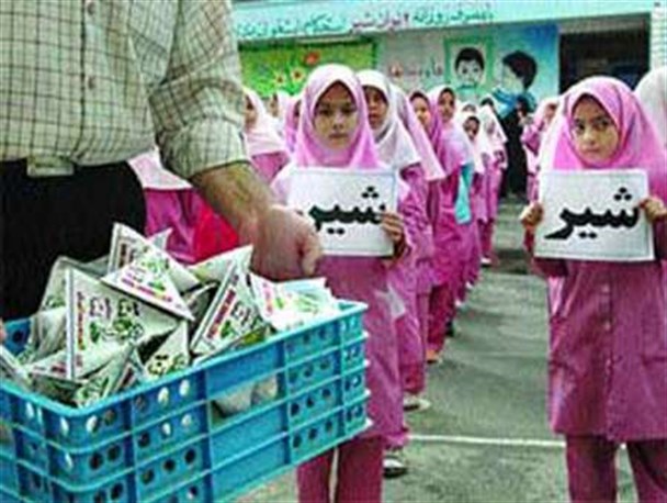 مسمومیت ۱۲ دانش‌آموز بر اثر مصرف شیر در قائمشهر!
