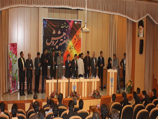 35 نفر از اساتید و پژوهشگران دانشگاه آزاد اسلامی شهرکرد تجلیل شدند