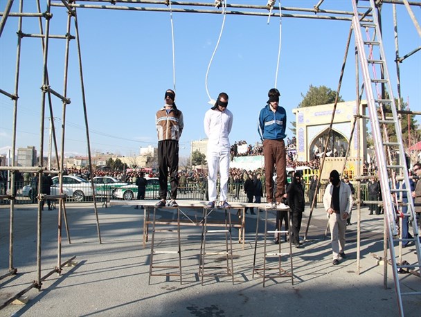 اعدام ۳ متجاوز به عنف در طرقبه + گزارش تصویری
