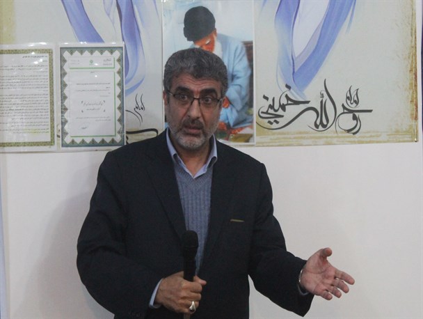 لیدر سیاسی برخی احزاب همچون دلالان عمل می‌کنند
