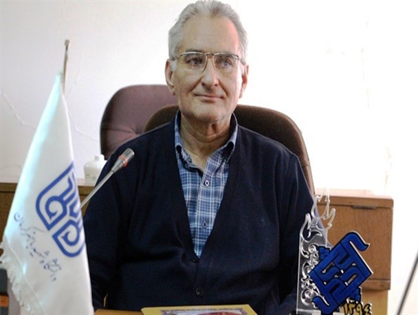 تقدیر از مولف کتاب کرمان و دانشگاه در دانشگاه شهید باهنر کرمان