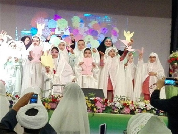 مراسم جشن تکلیف ۵۰۰ دانش آموز دختر شهرستان جم برگزار شد+تصاویر