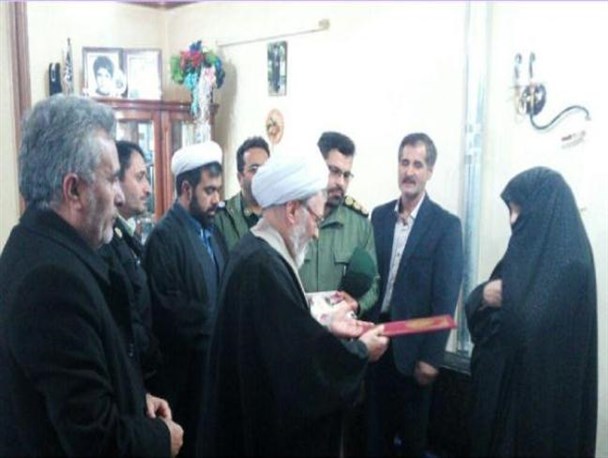 دیدار مسئولان شهرستان نیر با خانواده معظم شهدا +تصاویر
