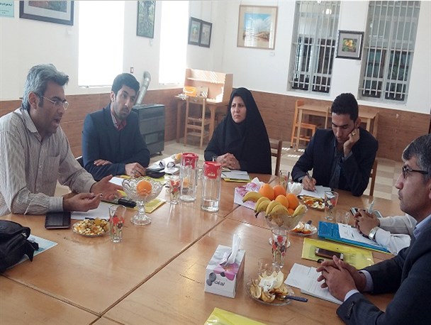 کتابخانه عمومی خرامه میزبان مسئولین کتابخانه های فارس شد