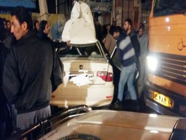 یک مصدوم در برخورد"سمند" با تیر برق بتونی در ازنا