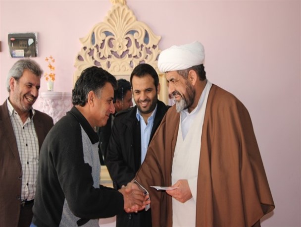 دیدار امام جمعه اصلاندوز و مسئولان با دو خانواده شهید و جانباز + تصاویر