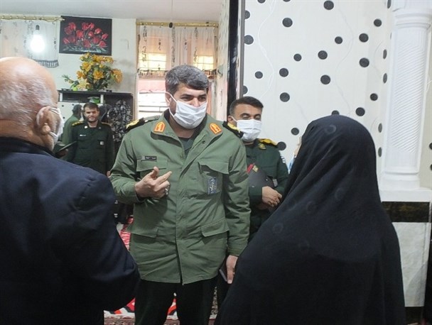 دیدار فرمانده سپاه فتح کهگیلویه‌و‌بویراحمد با خانواده شهید "کشاورز" در گچساران/ آرزوی پدر شهید چه بود+تصاویر