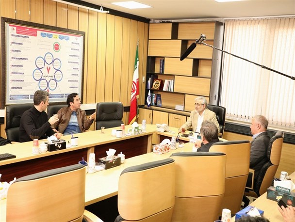 بررسی ابعاد واگذاری سرخابی‌ها با حضور پیشکسوتان/ قربانزاده: برند دو باشگاه ۲ هزار میلیارد تومان ارزش‌گذاری شد