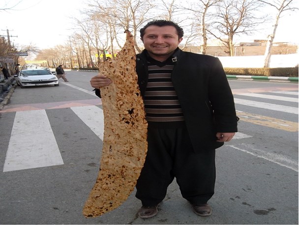 عکس بزرگترین نان سنگک مریوان!