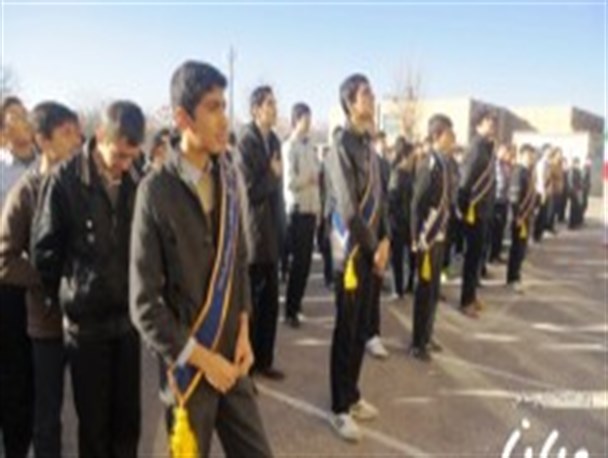 مراسم جشن انقلاب در هنرستان هدف میانه برگزار شد