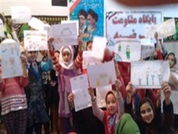 نمایشگاه عکس با عنوان”کودکان و انقلاب” در شهر میانه برگزار می شد