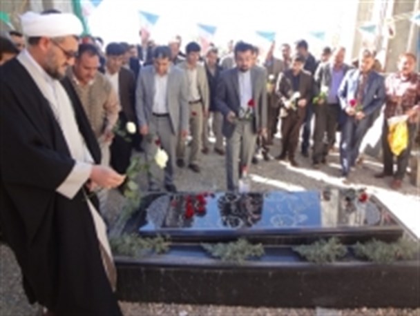 مسئولان دانشگاه یاسوج با آرمانهای شهید گمنام این دانشگاه تجدید میثاق کردند +تصاویر