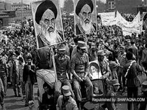 از طلسم استبداد شاه با صلوات شکسته شد تا بهانه جویی ساواکی ها برای حمله به مردم