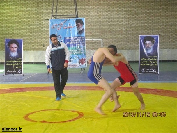 مسابقات کشتی آزاد جام فجر در جوین برگزار شد