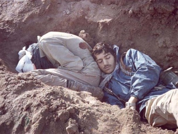 هتاکین به شهدا باید از سمت خود استعفا بدهند