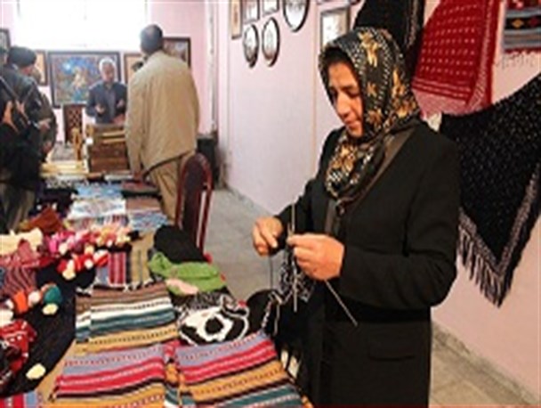 گزارش تصویری از نمایشگاه صنایع دستی در سوادکوه به مناسبت دهه مبارک فجر