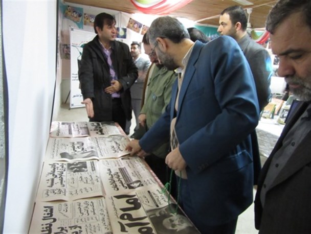 نمایشگاه آثار انقلاب در شهرستان رضوانشهر افتتاح شد