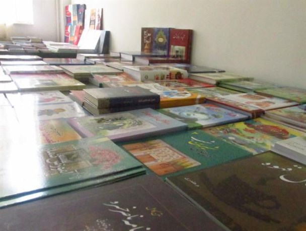 نمایشگاه کتاب در شازند آغاز به کار کرد