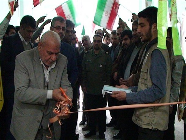 افتتاح نمایشگاه مدرسه انقلاب در دبیرستان شهدمطهری شهرستان آزادشهر