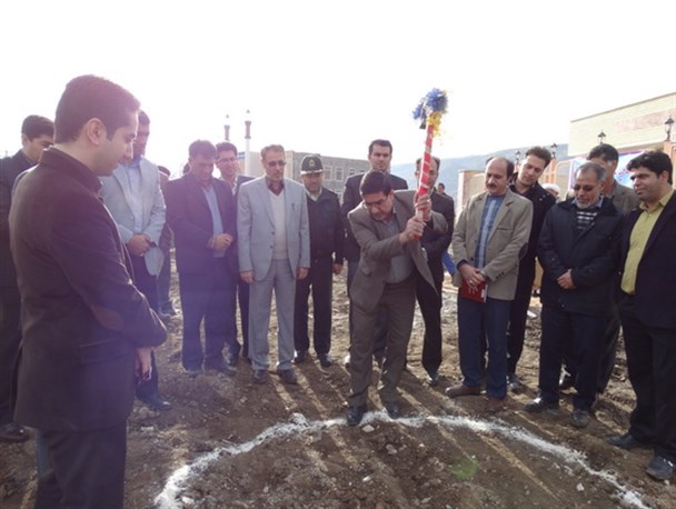 کلنگ زنی مرکز بهداشتی درمانی روستای امیر آباد به مناسبت دهه فجر+ تصاویر
