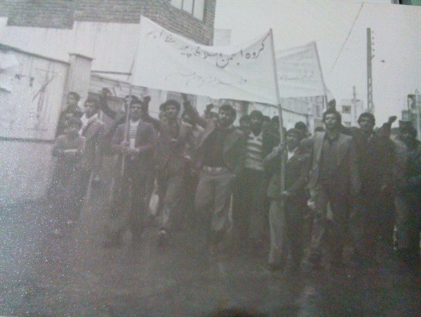 تصاویری از حضور بهاری ها در راهپیمایی های سال 57 در تهران و قم