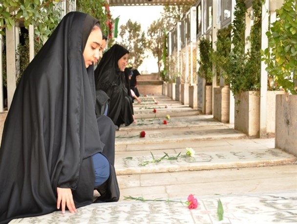 تجدید میثاق دانش اموزان محلاتی با شهدا