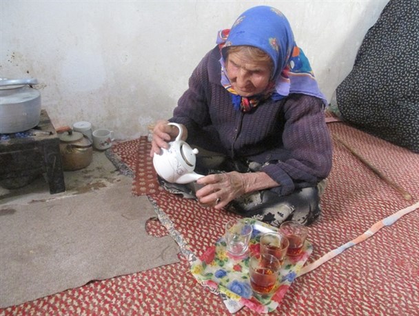 ساده زیستی راز عمر طولانی بانوی91 ساله آشتیانی+تصاویر
