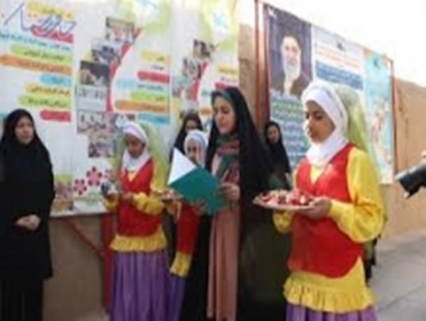 آموزش مسائل آینده به کودکان و نوجوانان یکی از وظایف کانون پرورشی وفکری است