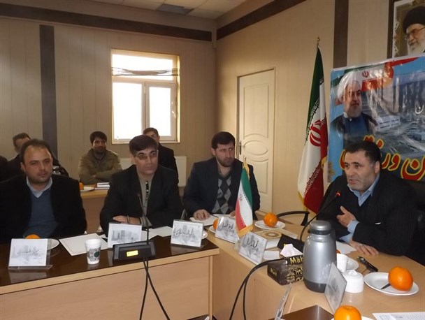 با استفاده کنندگان از امکانات دولتی بر له و علیه هر شخصی برخورد می‌شود