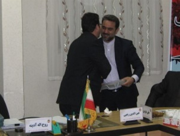 شهردار خرمدره بودجه ۱۵ میلیارد و ۴۸۲ میلیون تومانی سال ۹۵ را تقدیم شورای شهر کرد