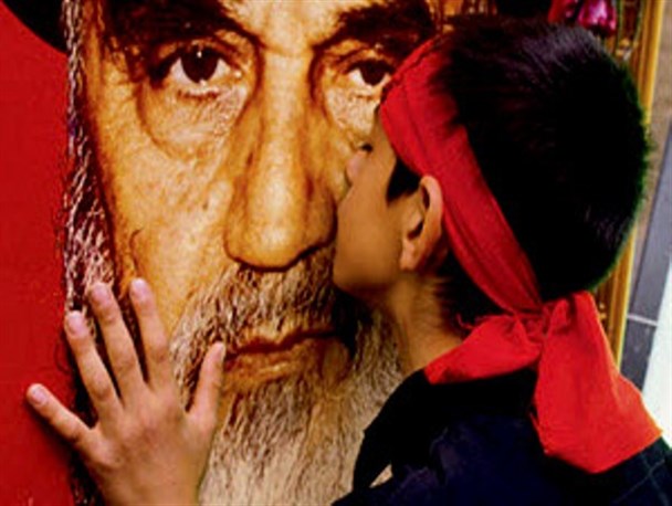خود را نسل اول انقلاب می دانم / با همان شور و اشتیاق گام بر می دارم