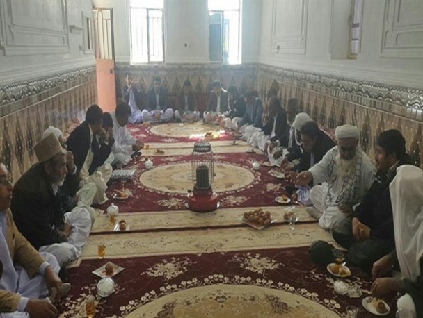 دیدار مسئولین میرجاوه با خانواده شهدا+تصاویر