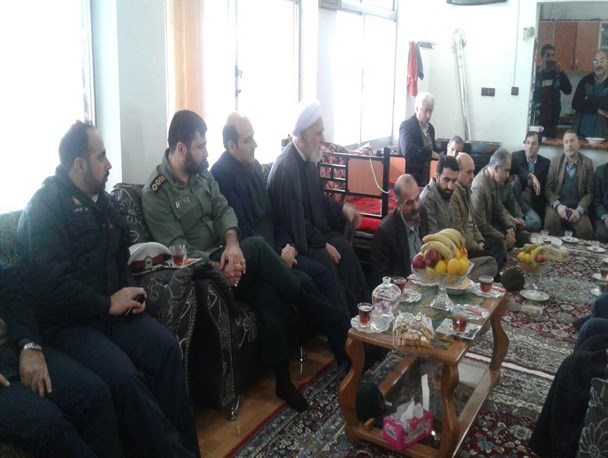 دیدار مسئولین بخش خمام با خانواده شهیدان فلاح حق شناس و اسلامی+ تصاویر
