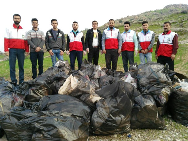 پاکسازی منطقه تفریحی چم سور درشهرستان لالی/حرکتی برای آشتی با طبیعت + تصاویر