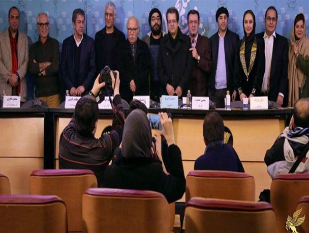 نشست خبری «فِراری» در برج میلاد| نگرانی از شرایط نسل آینده