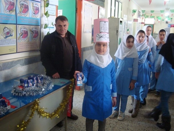 توزیع شیر رایگان در مجتمع آموزشی المهدی انجیرلو شهرستان بیله سوار+عکس