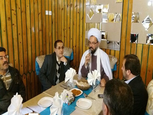 ضیافت نهار امام جمعه اسالم برای خانواده های محروم