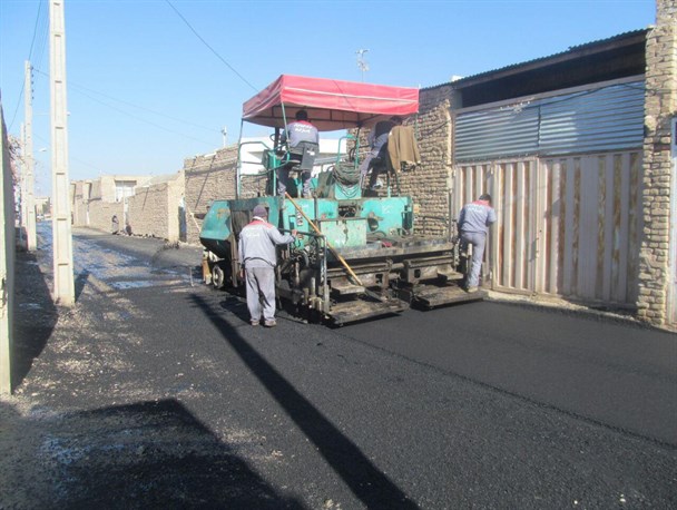 آسفالت ۱۰ هزار مترمربع از معابر روستایی بخش مرکزی خلیل‌آباد