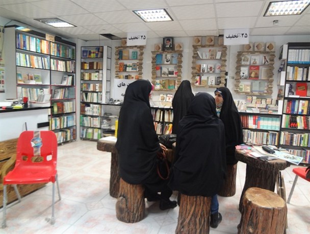 نشست دخترانه درپاتوق کتاب برگزار می شود