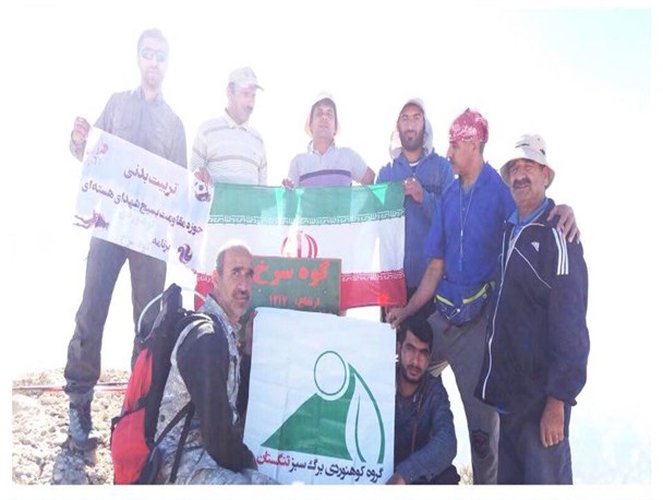 صعود کوهنوردان تنگستانی به قله کوه سرخ+ عکس