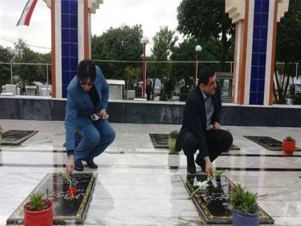 غبارروبی و گلباران مزار شهدای وادی تنکابن + تصاویر