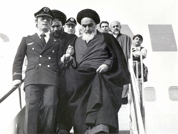 بهار هر ساله از دوازدهم بهمن ماه آغاز می شود/ سالگرد پیروزی انقلاب به عملکردمان نمره بدهیم