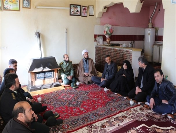 حضور در کنار خانواده شهدا توفیق الهی برای خدمتگزاران نظام است