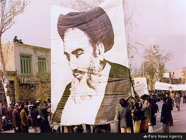 نزدیک بود از بالای دیوار موزه حرم پرت شوم