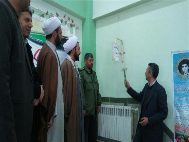 زنگ انقلاب اسلامی در مدارس چالدران نواخته شد+ تصاویر
