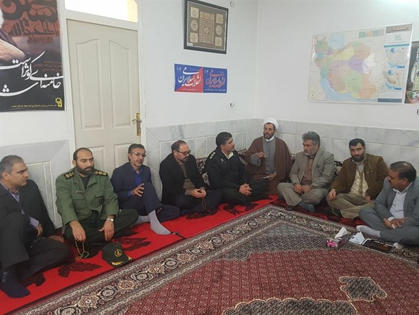 ما مسئولین بایستی مراقب کردار و رفتار خویش باشیم